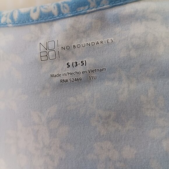 No Boundaries light blue/white floral dress - Picture 4 of 12